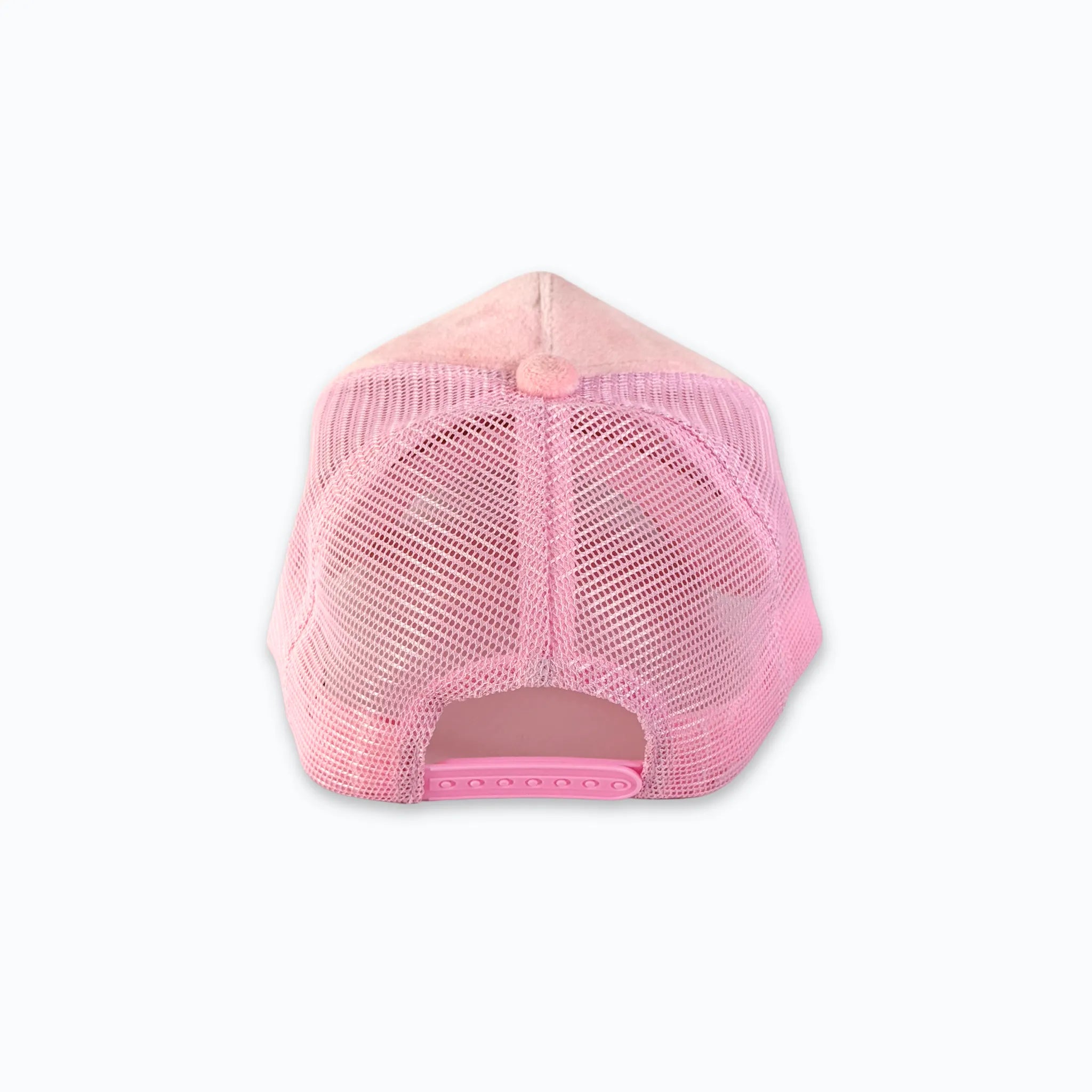 Baksidan av en rosa velvet truckerkeps från XVERA, som visar det justerbara snapback-spännet i matchande rosa färg för en perfekt One-Size passform.